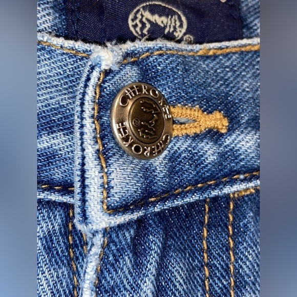 Women’s CHEROKEE medium wash Vintage mom fit Jeans size 32 fits like size 30 - Picture 4 of 15